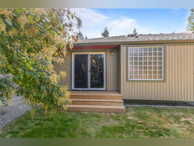 8840 Henderson Avenue, Black Creek, BC, V9J 1A6 - 26
