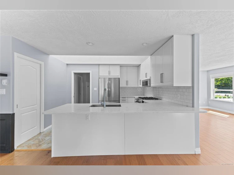 8840 Henderson Avenue, Black Creek, BC, V9J 1A6 - 5