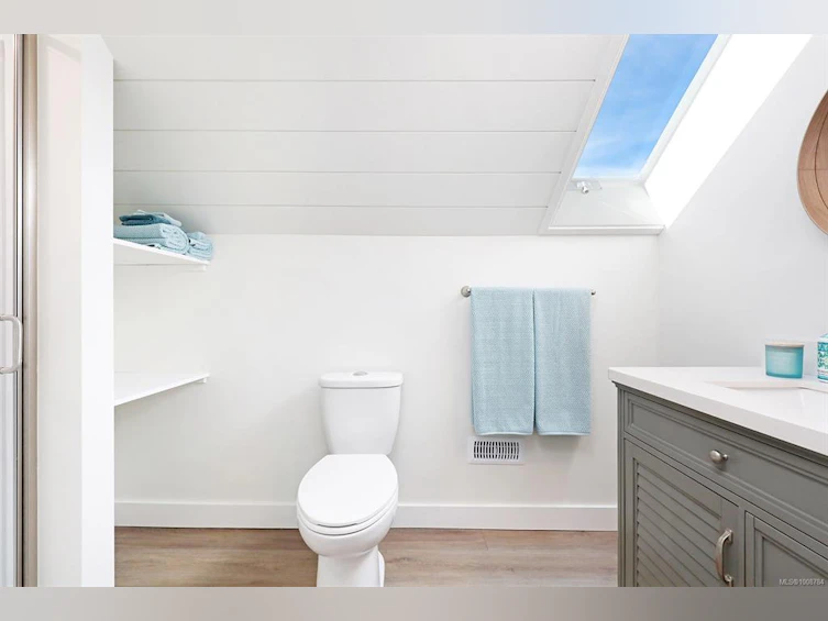 5632 S Island Highway, Union Bay, BC, V0R 1S0 - 32