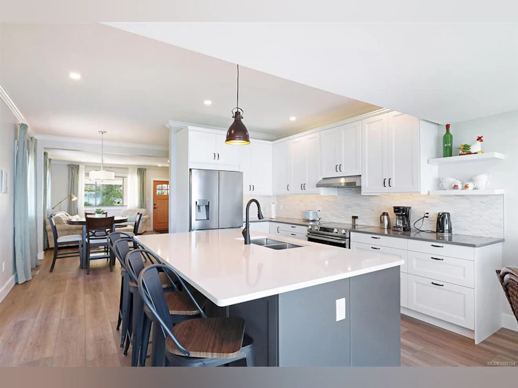 5632 S Island Highway, Union Bay, BC, V0R 1S0 - 16