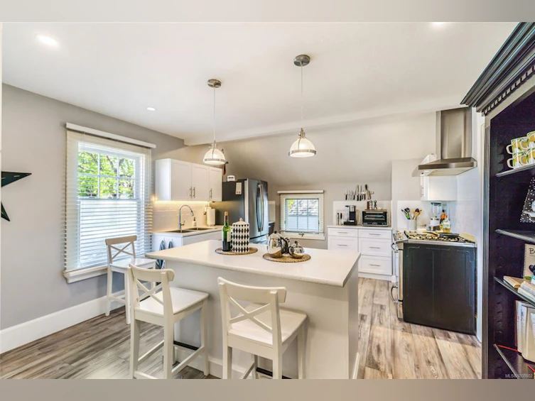 193 Memorial Avenue, Parksville, BC, V9P 1K7 - 4