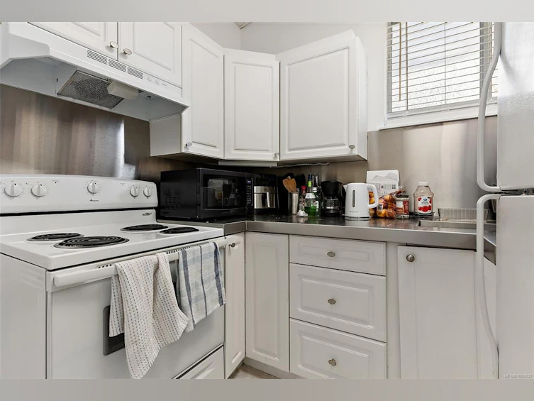 3176 Balfour Avenue, Victoria, BC, V9A 1S1 - 14