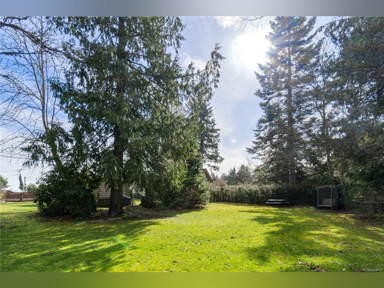 6100 W Island Highway, Qualicum Beach, BC, V9K 2E2 - 17