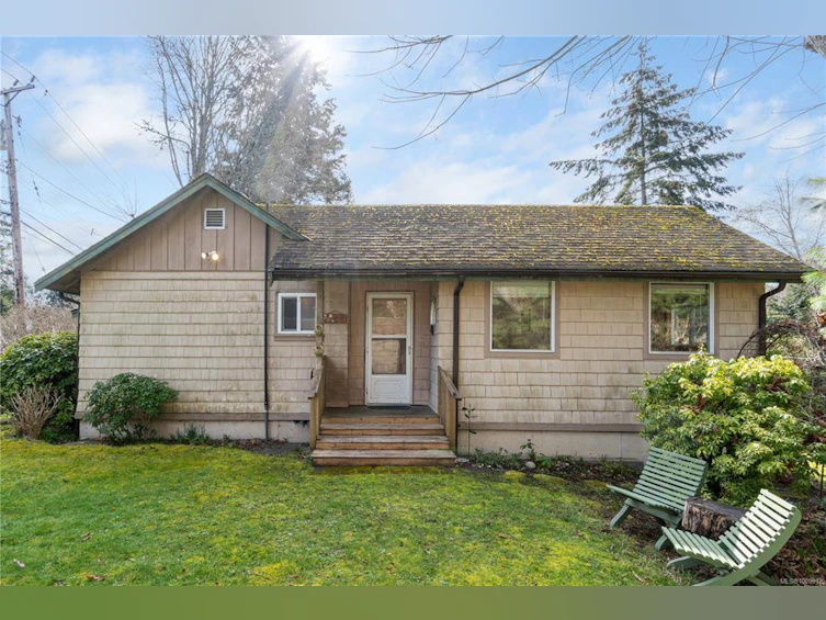 6100 W Island Highway, Qualicum Beach, BC, V9K 2E2 - 2