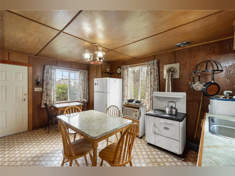 6100 W Island Highway, Qualicum Beach, BC, V9K 2E2 - 4