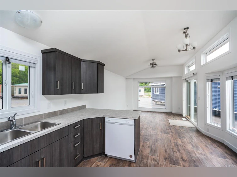 25-731 Marine Drive, Ucluelet, BC, V0R 3A0 - 9