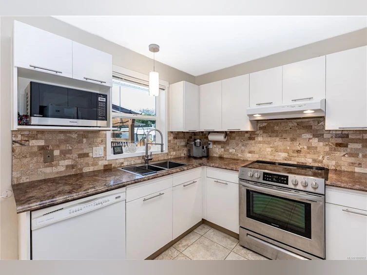 2726 Fairmile Road, Campbell River, BC, V9W 7L6 - 16