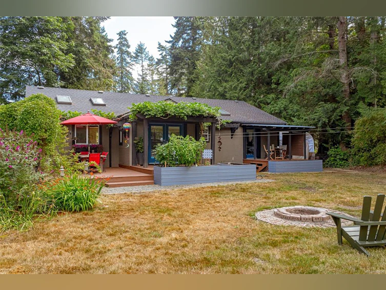 6368 W Island Highway, Qualicum Beach, BC, V9K 2E5