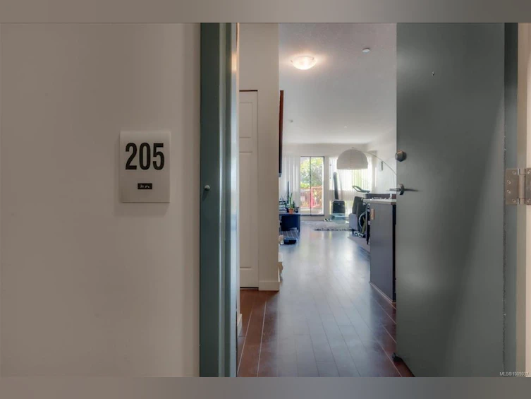 205-99 Chapel Street, Nanaimo, BC, V9R 5H3 - 8