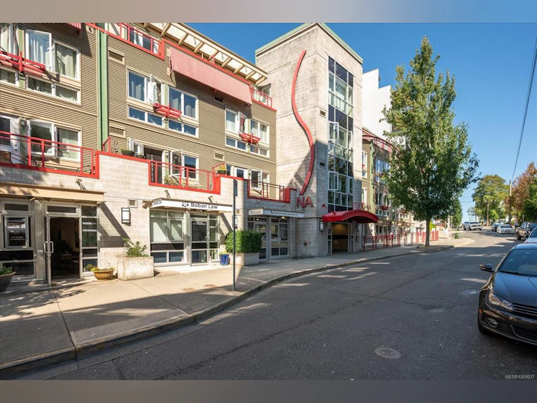 205-99 Chapel Street, Nanaimo, BC, V9R 5H3 - 3