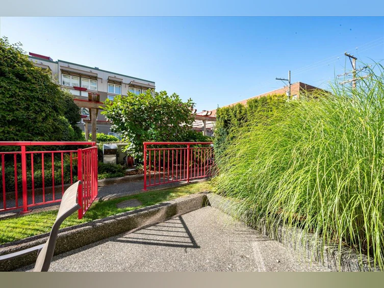 205-99 Chapel Street, Nanaimo, BC, V9R 5H3 - 19