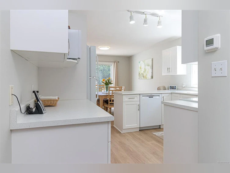 22 Eagle Lane, View Royal, BC, V9A 7M2 - 20