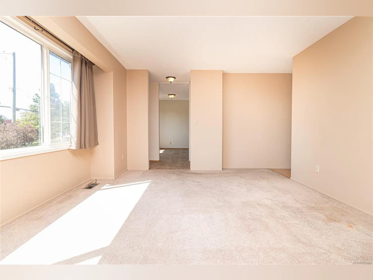 912 W Burnside Road, Saanich, BC, V8Z 1N2 - 9