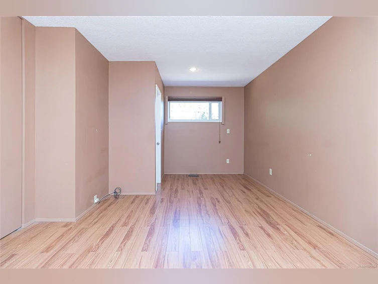 912 W Burnside Road, Saanich, BC, V8Z 1N2 - 14
