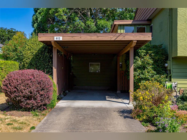 912 W Burnside Road, Saanich, BC, V8Z 1N2 - 29
