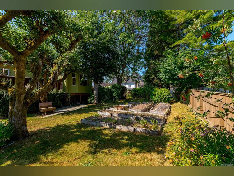 912 W Burnside Road, Saanich, BC, V8Z 1N2 - 31