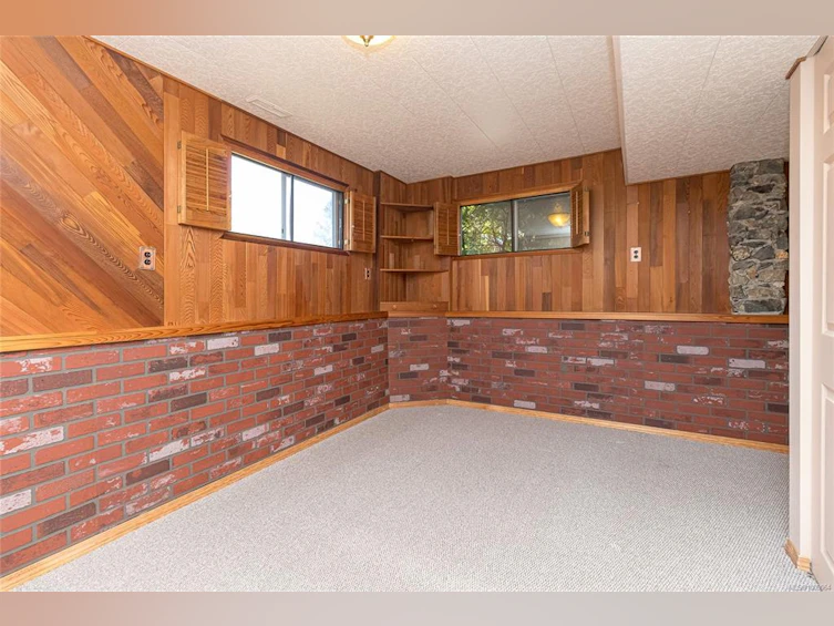 912 W Burnside Road, Saanich, BC, V8Z 1N2 - 19
