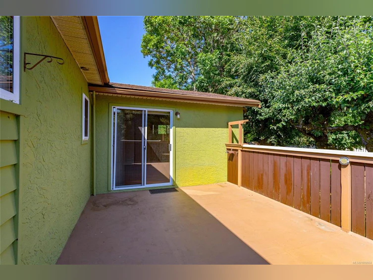 912 W Burnside Road, Saanich, BC, V8Z 1N2 - 26