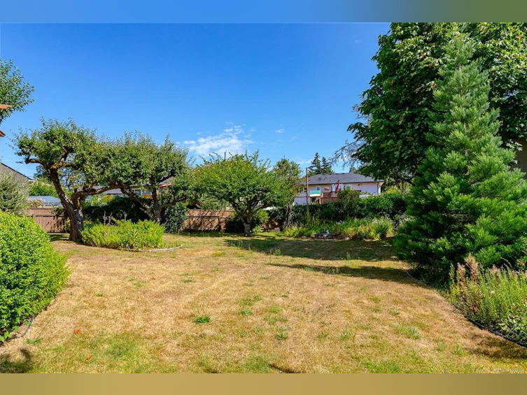 912 W Burnside Road, Saanich, BC, V8Z 1N2 - 35