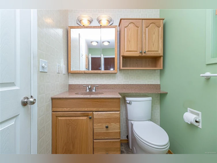 912 W Burnside Road, Saanich, BC, V8Z 1N2 - 15
