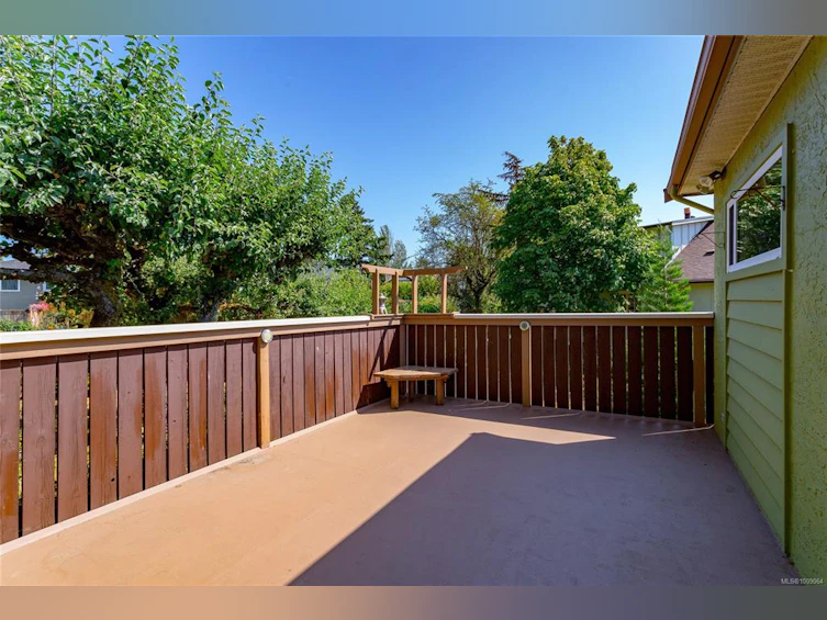 912 W Burnside Road, Saanich, BC, V8Z 1N2 - 25