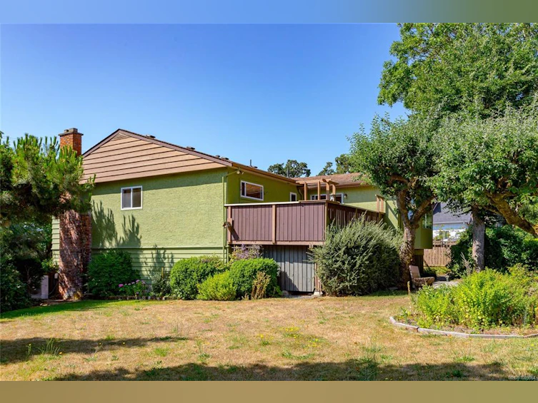 912 W Burnside Road, Saanich, BC, V8Z 1N2 - 37