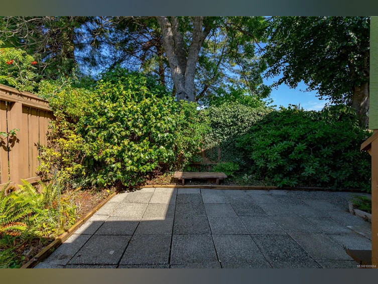 912 W Burnside Road, Saanich, BC, V8Z 1N2 - 28