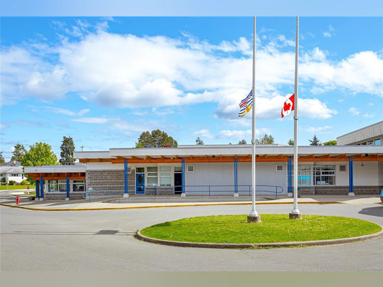 912 W Burnside Road, Saanich, BC, V8Z 1N2 - 46