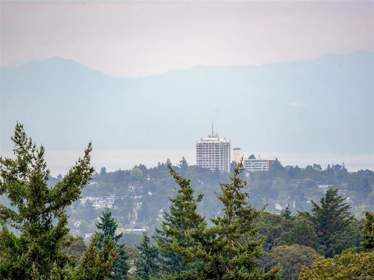 1479 Golden Place, Saanich, BC, V8P 2E9 - 32