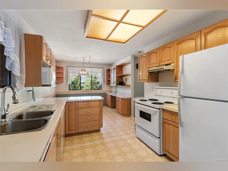 8015 Northwind Drive, Nanaimo, BC, V0R 2H0 - 9