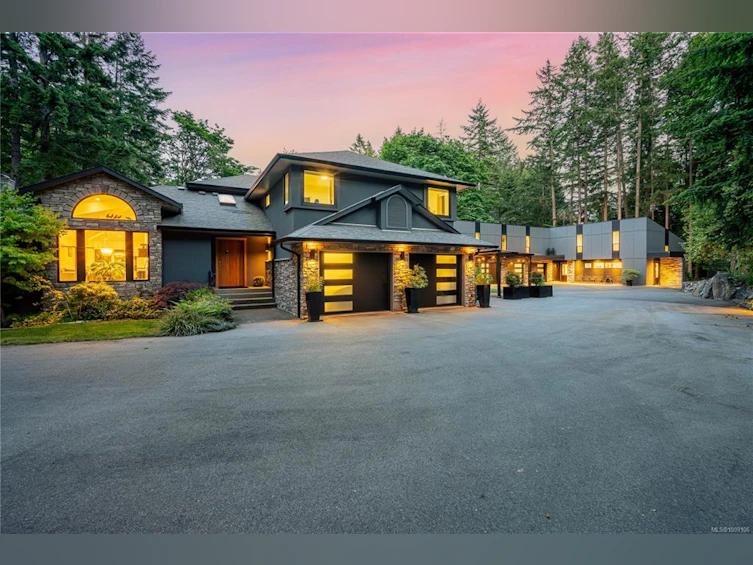 851 Sayward Road, Saanich, BC, V8Y 1R5