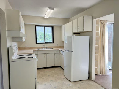 3-500 Muchalat Place - 4