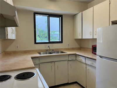 3-500 Muchalat Place - 3