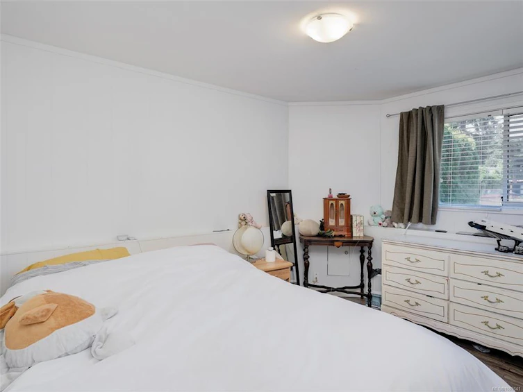 4215 Shelbourne Street, Saanich, BC, V8N 3E8 - 18