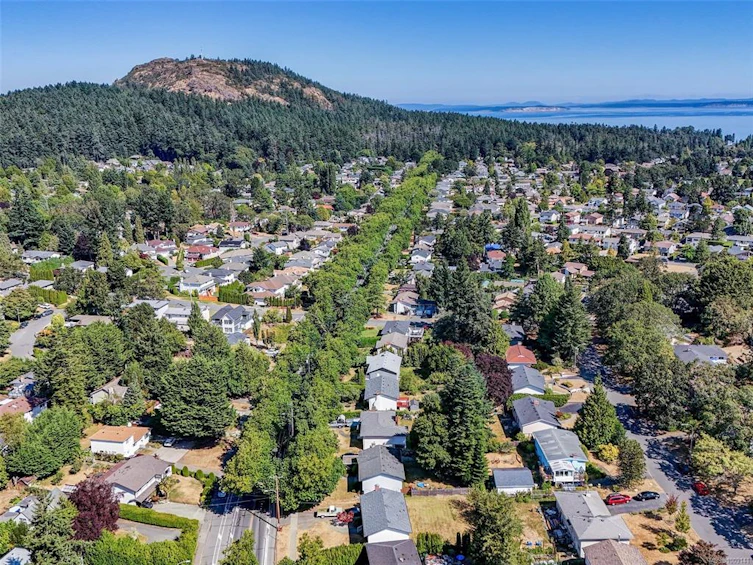 4215 Shelbourne Street, Saanich, BC, V8N 3E8 - 33