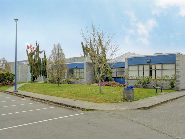 4215 Shelbourne Street, Saanich, BC, V8N 3E8 - 34