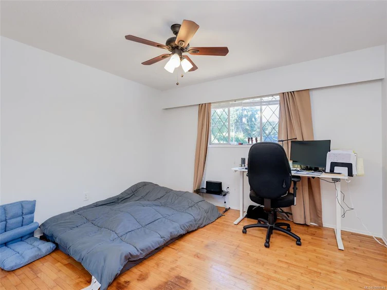 4215 Shelbourne Street, Saanich, BC, V8N 3E8 - 15
