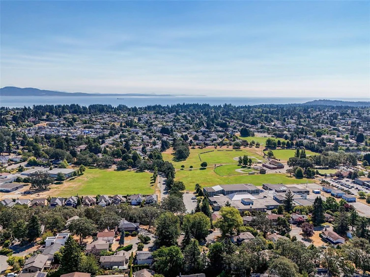 4215 Shelbourne Street, Saanich, BC, V8N 3E8 - 32