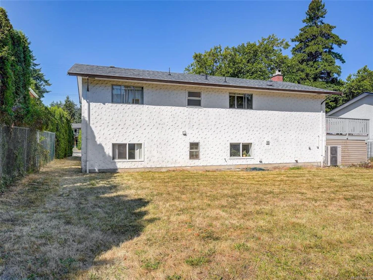 4215 Shelbourne Street, Saanich, BC, V8N 3E8 - 22