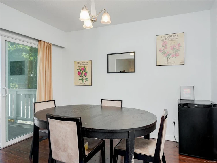 4215 Shelbourne Street, Saanich, BC, V8N 3E8 - 10