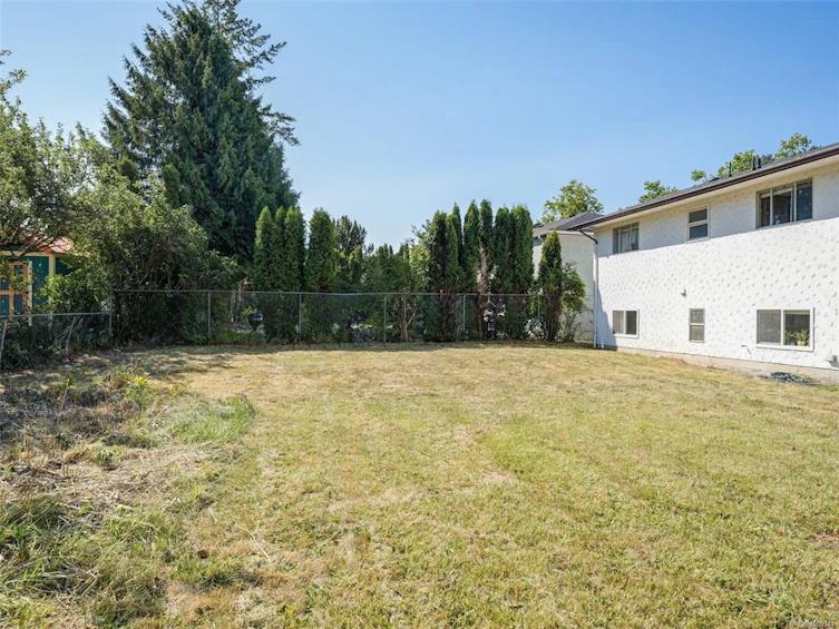 4215 Shelbourne Street, Saanich, BC, V8N 3E8 - 23