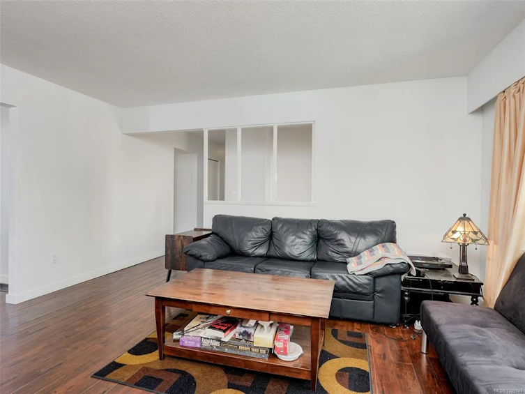 4215 Shelbourne Street, Saanich, BC, V8N 3E8 - 6