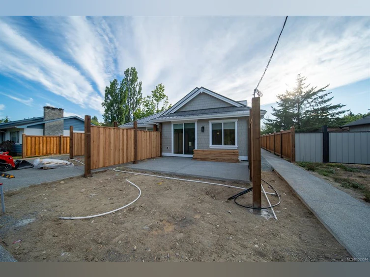 A/C-247 Finholm Street, Parksville, BC, V9P 1H3 - 24