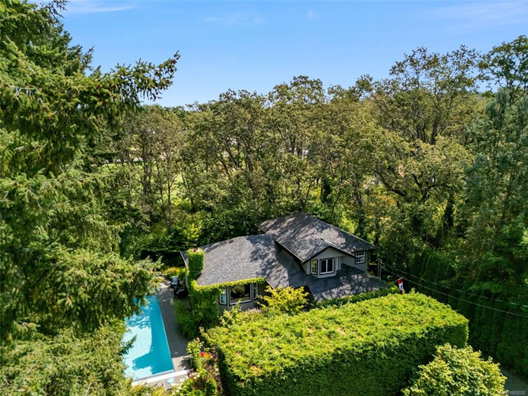 3971 Blenkinsop Road, Saanich, BC, V8P 3P8 - 3