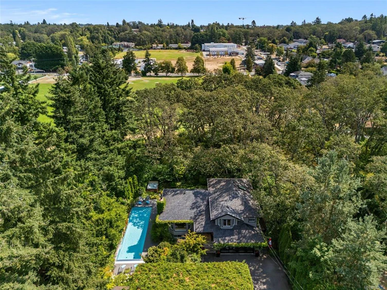 3971 Blenkinsop Road, Saanich, BC, V8P 3P8 - 46
