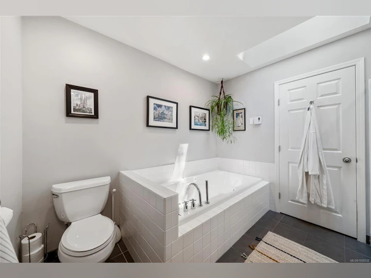 3971 Blenkinsop Road, Saanich, BC, V8P 3P8 - 26