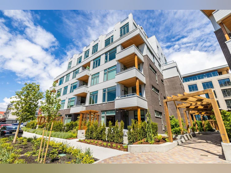 105-501 Park Place, Esquimalt, BC, V9A 0H3