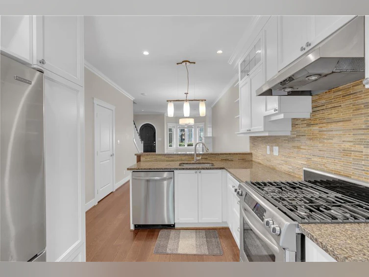 17-675 Superior Street, Victoria, BC, V8V 1V1 - 9