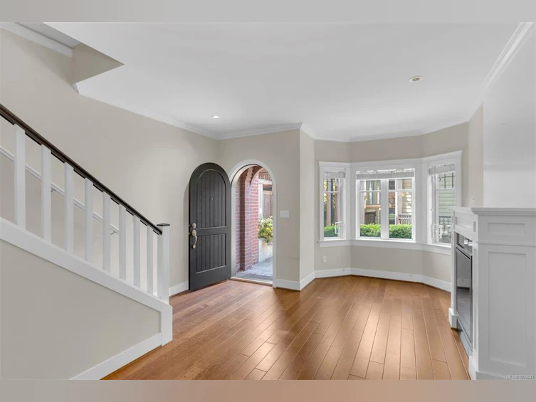 17-675 Superior Street, Victoria, BC, V8V 1V1 - 2
