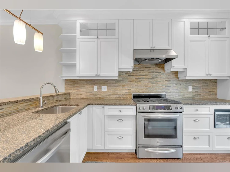 17-675 Superior Street, Victoria, BC, V8V 1V1 - 7